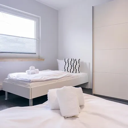 Zeppelin Apartment- 6 Personen- 4 Schlafzimmer- Parkplatz- Wlan- Waschmaschine * Вольфсбург