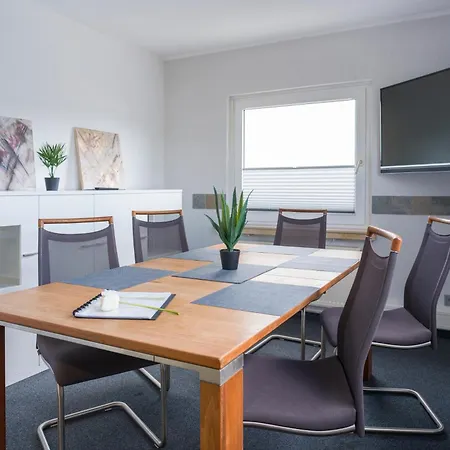 Zeppelin Apartment- 6 Personen- 4 Schlafzimmer- Parkplatz- Wlan- Waschmaschine * Вольфсбург