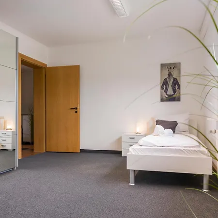 Zeppelin Apartment- 6 Personen- 4 Schlafzimmer- Parkplatz- Wlan- Waschmaschine Вольфсбург