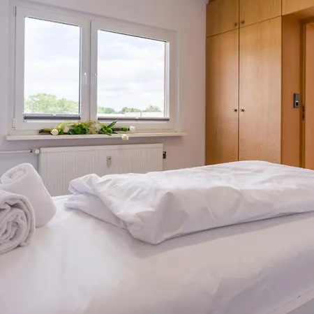 Zeppelin Apartment- 6 Personen- 4 Schlafzimmer- Parkplatz- Wlan- Waschmaschine * Вольфсбург